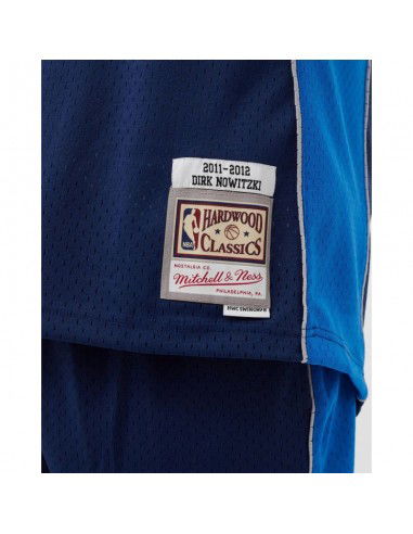 Mitchell Ness NBA Swingman Dallas Mavericks Dirk Nowitzki M Tshirt SMJY1148DMA11DNOASBL Mitchell Ness NBA Swingman Dallas Mavericks Dirk Nowitzki M Tshirt SMJY1148DMA11DNOASBL