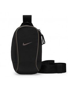 Nike Sportswear Essentials...