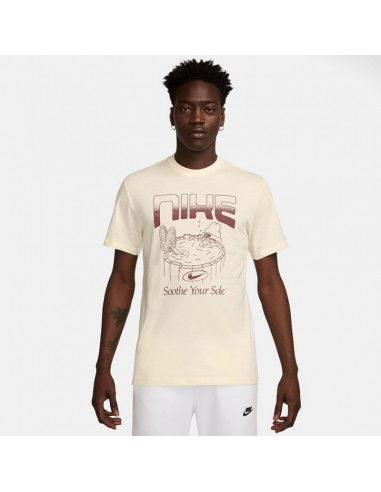 Nike Sportswear graphics TShirt... Nike Sportswear graphics TShirt...
