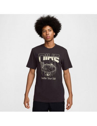Nike Sportswear graphics TShirt... Nike Sportswear graphics TShirt...