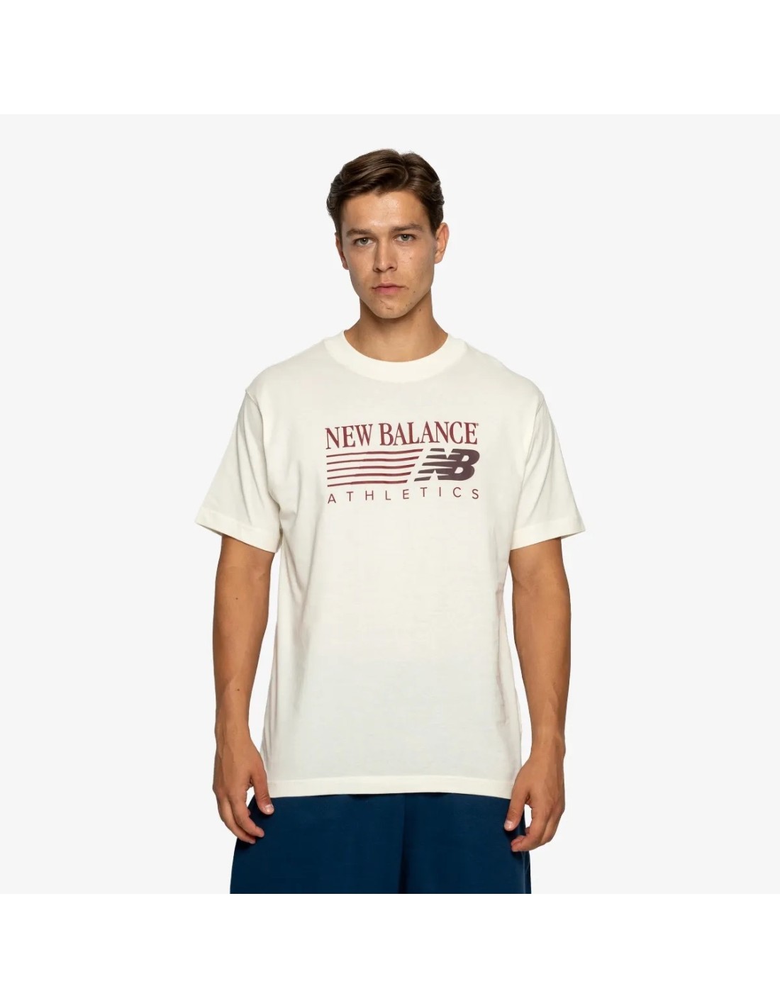 New balance - ΣΗΜΑΝΤΙΚΟ: Σε περίπτωση διαφοράς τιμής από το κατάστημα ισχύει παντα και μόνο η τιμή του καταστήματος New Balance Reimagined Graphic TShirt MT62U0E0YST