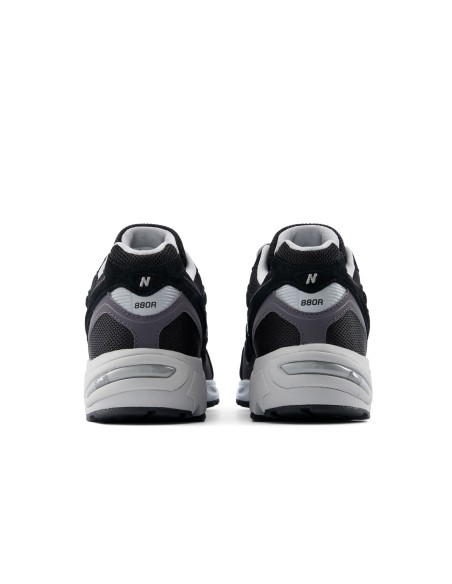 New Balance U880R8EU