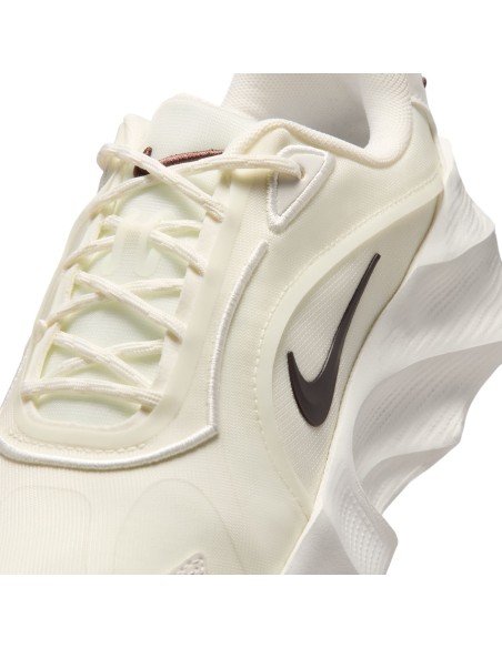 Nike Aura Edge HQ7025105 shoes