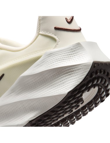 Nike Aura Edge HQ7025105 shoes