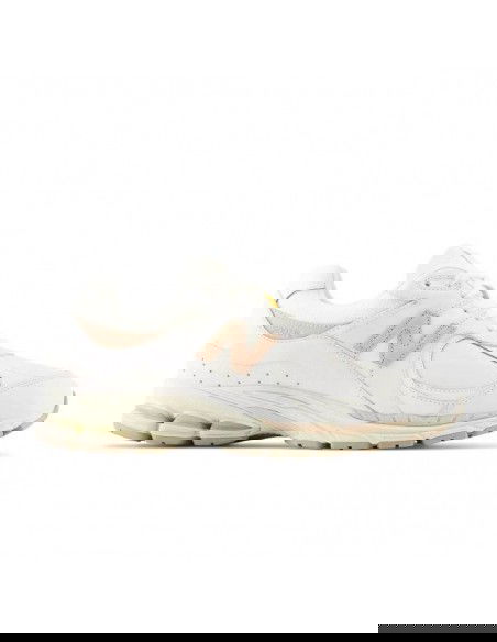 New Balance U M2002RVF shoes