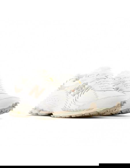 New Balance U M2002RVF shoes