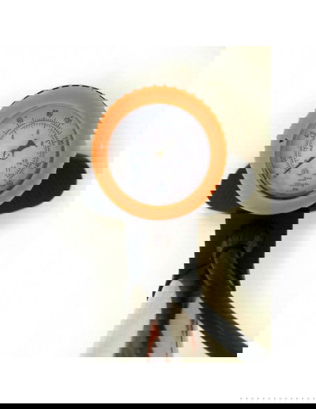 Yakima 100295 hand pump with blood pressure gauge