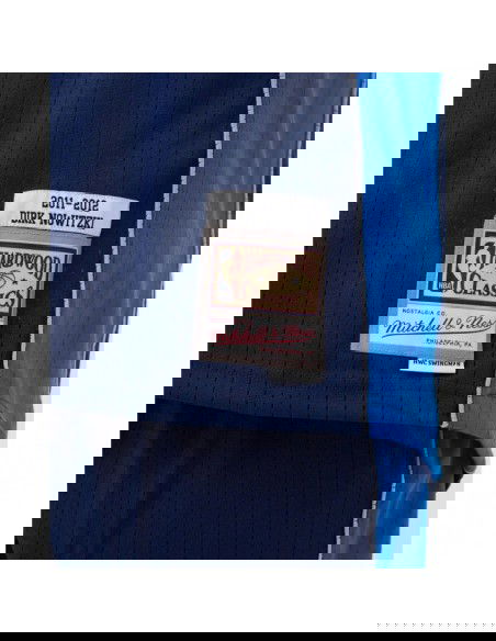 Mitchell Ness NBA Swingman Dallas Mavericks Dirk Nowitzki M Tshirt SMJY1148DMA11DNOASBL