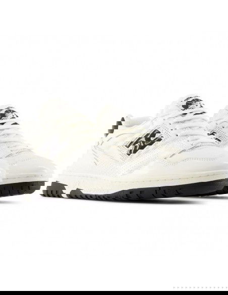 New Balance BB550YKF sports shoes