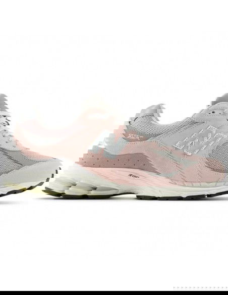 New Balance M2002RFC sports shoes