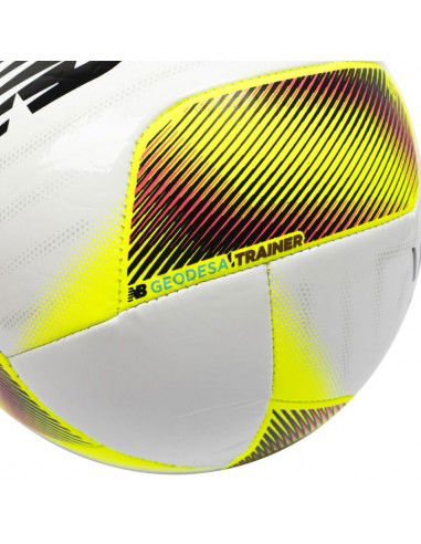 New Balance Geodesa Trainer Football...