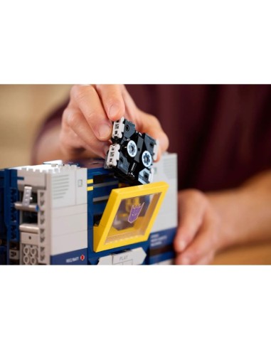 LEGO 10358 ICONS Transformers Soundwave