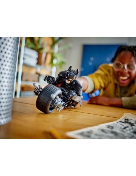 LEGO Super Heroes 76273 Buildable Batman Figure and Batcycle