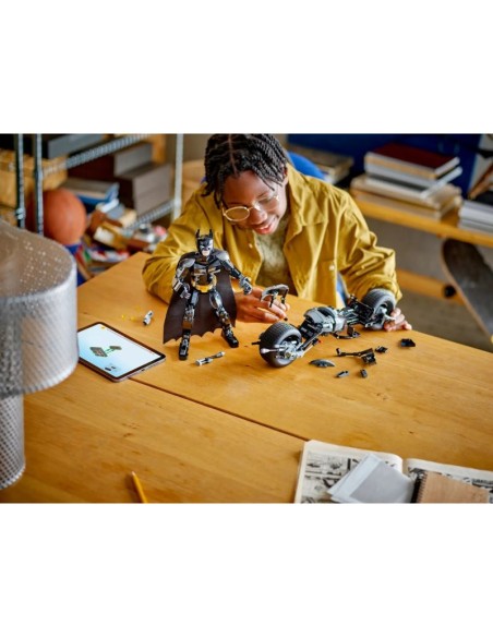 LEGO Super Heroes 76273 Buildable Batman Figure and Batcycle