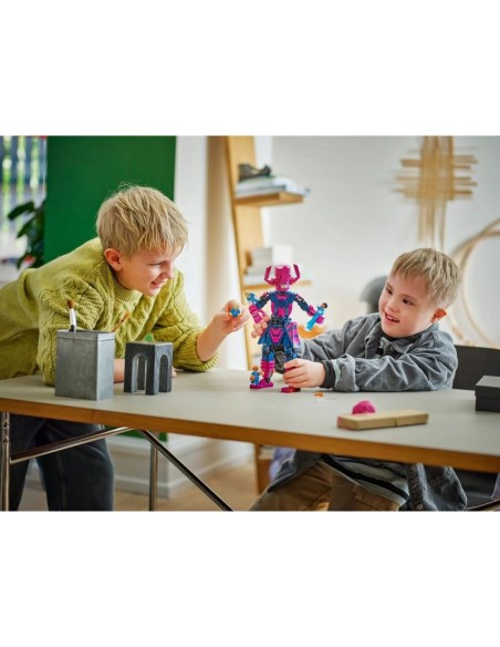 LEGO Marvel Super Heroes 76316 Fantastic Four vs Galactus