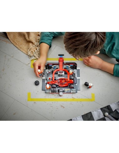 LEGO CITY 60443 F1 Pit Stop and Mechanics with Ferrari Car