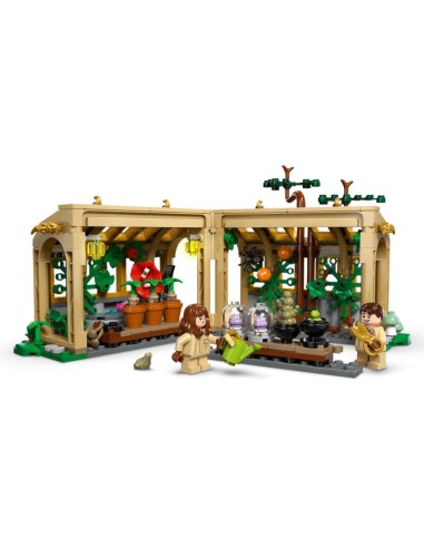 LEGO Harry Potter 76445 Hogwarts Castle Herbology Class