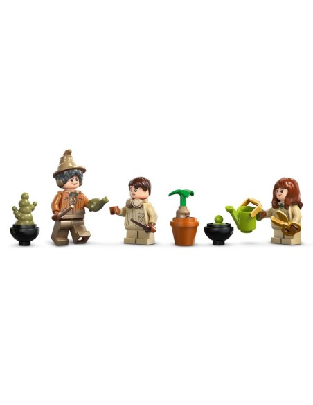 LEGO Harry Potter 76445 Hogwarts Castle Herbology Class