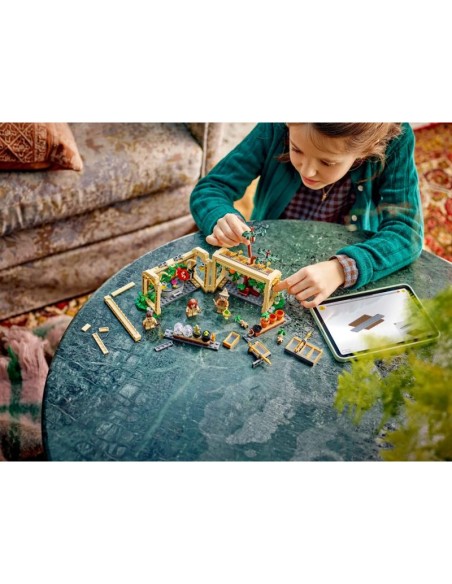 LEGO Harry Potter 76445 Hogwarts Castle Herbology Class