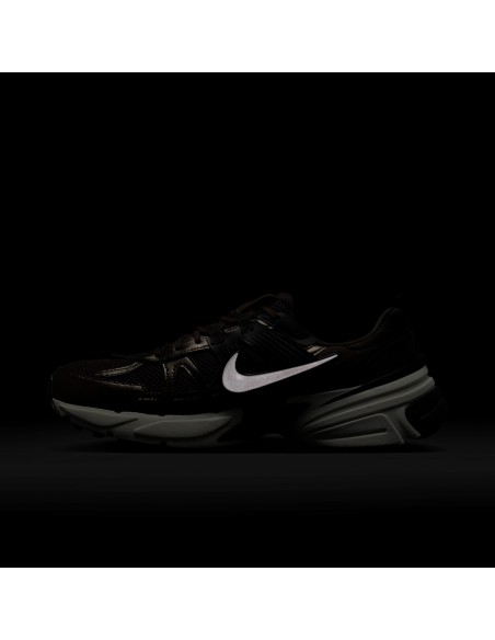 Nike V2K Run Velvet Brown White Black Baroque Brown HJ4497200 MBS