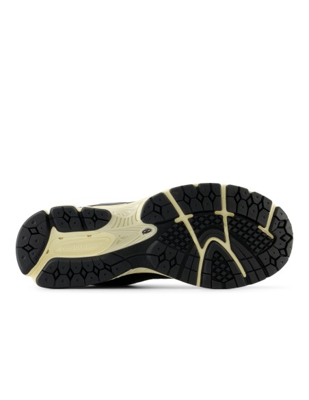 New Balance 2002R Black Vintage M2002RIB MBS