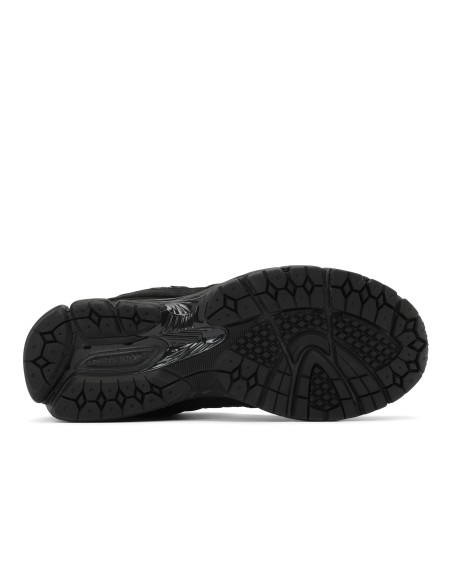 New Balance 2002R Triple Black Suede U2002RBL MBS