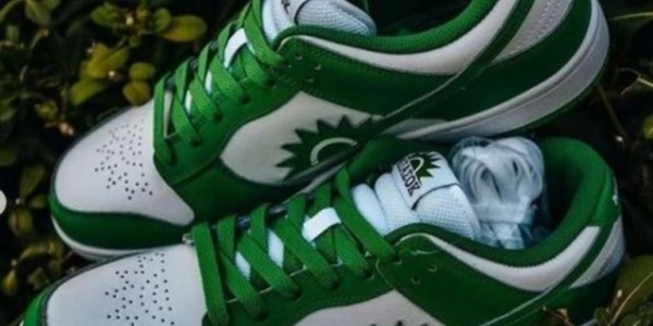 Αθλητικά παπούτσια με τον πράσινο ήλιο